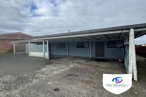 Photo of property in 696 Massey Road, Mangere, Auckland, 2022