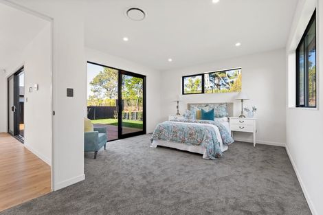 Photo of property in 36 Skulander Crescent, Orewa, 0931
