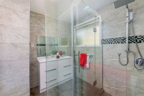 Photo of property in 2 Taioma Crescent, Te Atatu Peninsula, Auckland, 0610