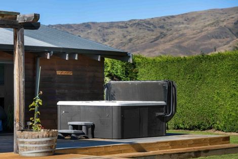 Photo of property in 1 Hall Road, Bannockburn, Cromwell, 9384