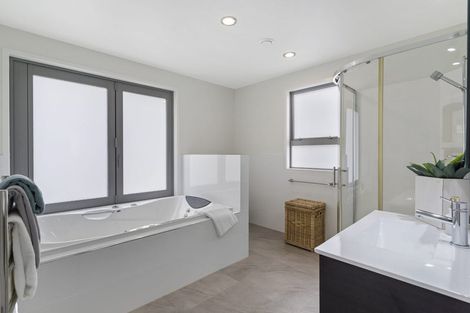 Photo of property in 4 Ravello Rise, Flat Bush, Auckland, 2019