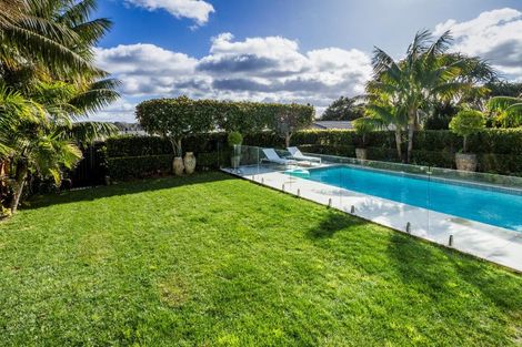 Photo of property in 306 Hurstmere Road, Takapuna, Auckland, 0622
