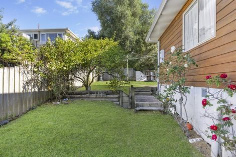 Photo of property in 16a Kokiri Street, Te Atatu South, Auckland, 0610
