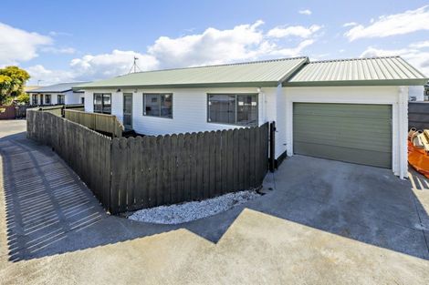 Photo of property in 32 Barneys Farm Road, Clendon Park, Auckland, 2103