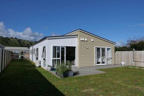 Photo of property in 36 Koru Loop, Paraparaumu, 5032