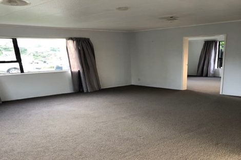 Photo of property in 26 Cheltenham Terrace, Newlands, Wellington, 6037