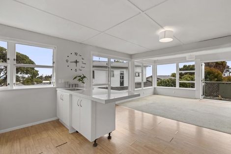 Photo of property in 1400 Whangaparaoa Road, Army Bay, Whangaparaoa, 0930