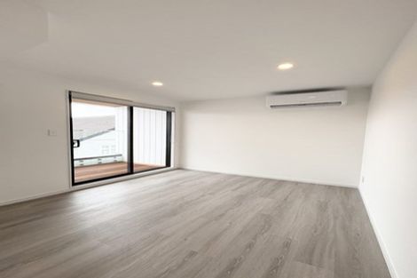 Photo of property in 12e Elcoat Avenue, Te Atatu South, Auckland, 0610