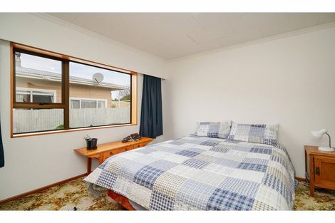 Photo of property in 220 Marine Parade, Bluff, 9814