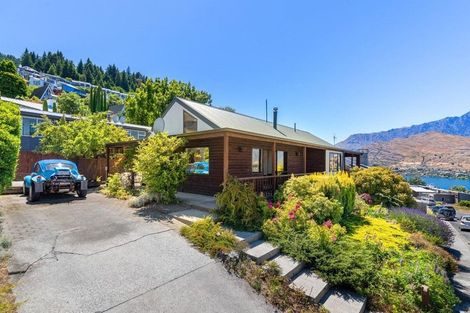 Photo of property in 4 Earnslaw Terrace, Queenstown, 9300