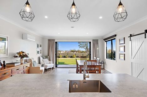 Photo of property in 3 George Street, Bulls, 4818