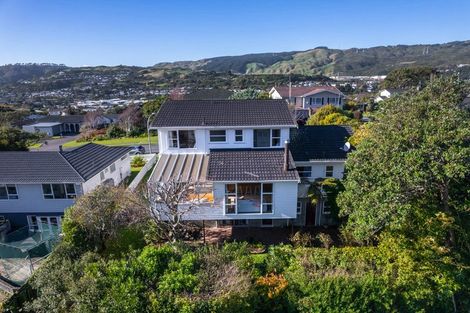 Photo of property in 71 Oriel Avenue, Tawa, Wellington, 5028