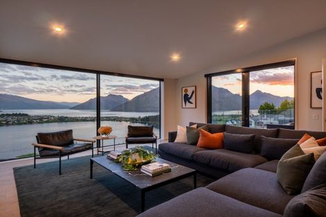 Photo of property in 92 Hensman Road, Queenstown, 9300