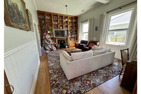 Photo of property in 18 Morley Street, New Plymouth, 4310