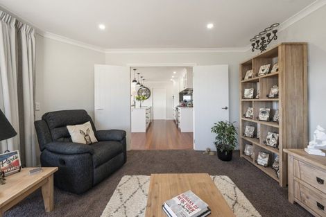 Photo of property in 18 Peregrine Place, Kinloch, Taupo, 3377