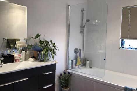 Photo of property in 1/81 Aviemore Drive, Highland Park, Auckland, 2010