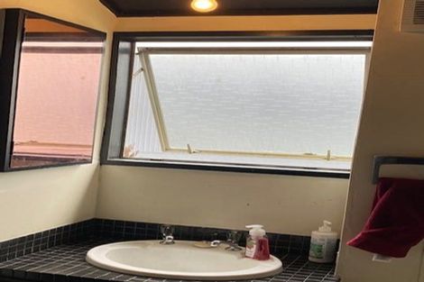 Photo of property in 100 Lake Road, Koutu, Rotorua, 3010