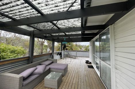 Photo of property in 26 Totaravale Drive, Totara Vale, Auckland, 0629