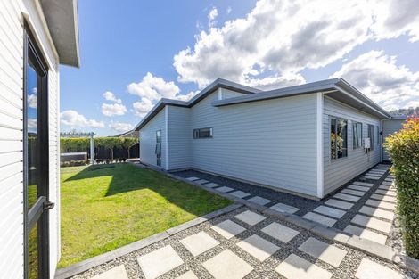 Photo of property in 11 Parlane Drive, Huapai, Kumeu, 0810