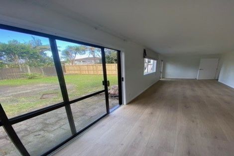 Photo of property in 25 Taipari Road, Te Atatu Peninsula, Auckland, 0610