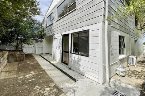 Photo of property in 2/56 Knightsbridge Drive, Forrest Hill, Auckland, 0620