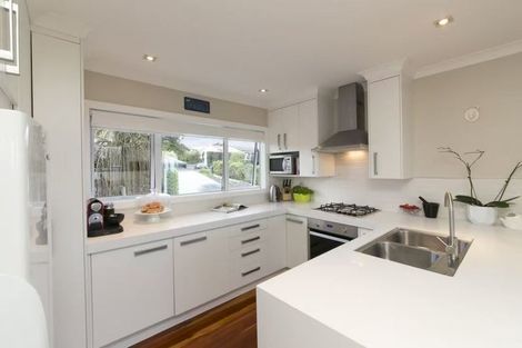 Photo of property in 124 Golf Road, New Lynn, Auckland, 0600