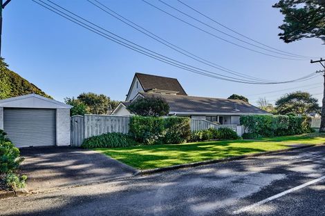 Photo of property in 10 Nikau Street, Eastbourne, Lower Hutt, 5013