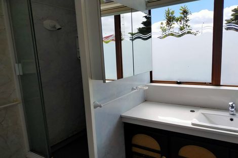 Photo of property in 5 Swanson Road, Henderson, Auckland, 0610