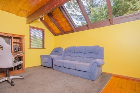 Photo of property in 907 West Coast Road, Waiatarua, Auckland, 0604