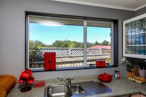 Photo of property in 9 Fantome Place, Whalers Gate, New Plymouth, 4310