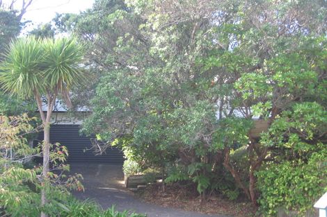 Photo of property in 63 Woodfern Crescent, Titirangi, Auckland, 0604