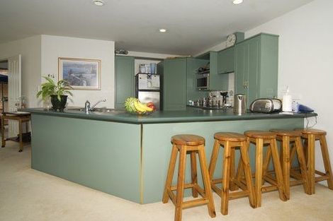 Photo of property in 10 Sherwood Grove, Northcross, Auckland, 0630