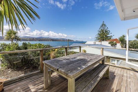 Photo of property in 115 Breaker Bay Road, Breaker Bay, Wellington, 6022