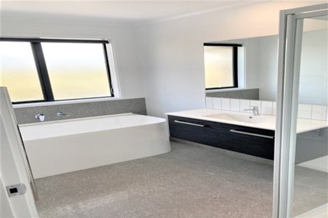 Photo of property in 4 Kauri Lane, Omokoroa, 3114