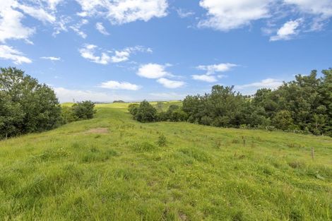 Photo of property in 403 Opunake Road, Cardiff, Stratford, 4391