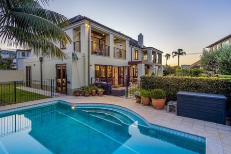 Photo of property in 15 Ocean View Road, Milford, Auckland, 0620