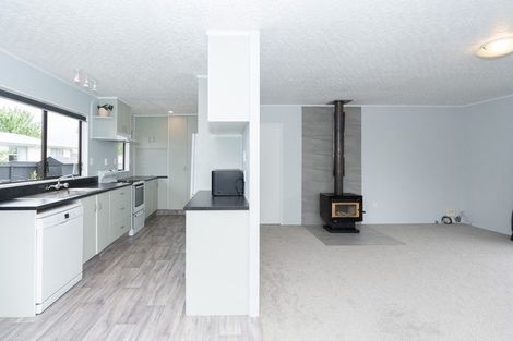 Photo of property in 2 Millar Place, Nawton, Hamilton, 3200