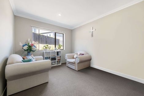 Photo of property in 9 Jomard Terrace, Northcross, Auckland, 0632
