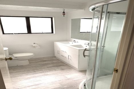 Photo of property in 17 Glennandrew Drive, Half Moon Bay, Auckland, 2012