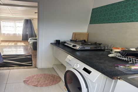 Photo of property in 2 Easton Park Parade, Glenfield, Auckland, 0629