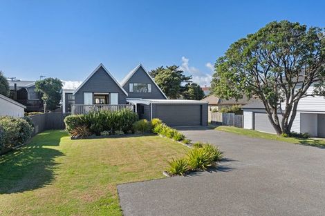 Photo of property in 97 Marine Parade, Paraparaumu Beach, Paraparaumu, 5032