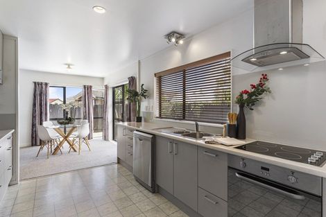 Photo of property in 22 Davington Way, Burswood, Auckland, 2013