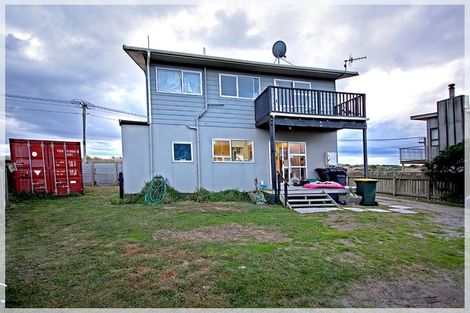 Photo of property in 3 Marine Parade North, Foxton Beach, Foxton, 4815