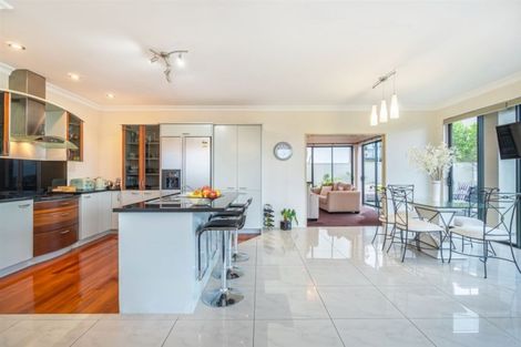 Photo of property in 34a Seaview Road, Castor Bay, Auckland, 0620