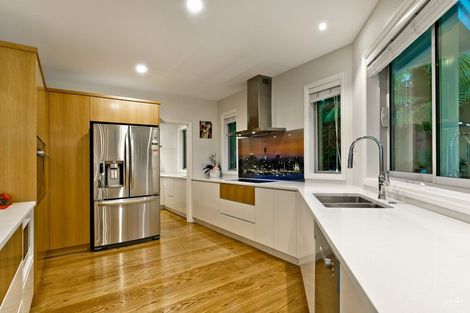 Photo of property in 13a Parr Terrace, Castor Bay, Auckland, 0620