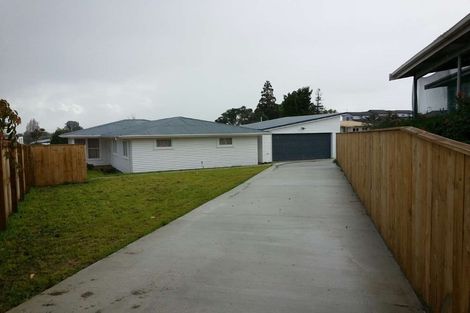 Photo of property in 18 Keats Place, Blockhouse Bay, Auckland, 0600