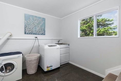 Photo of property in 2/94 Nigel Road, Browns Bay, Auckland, 0630