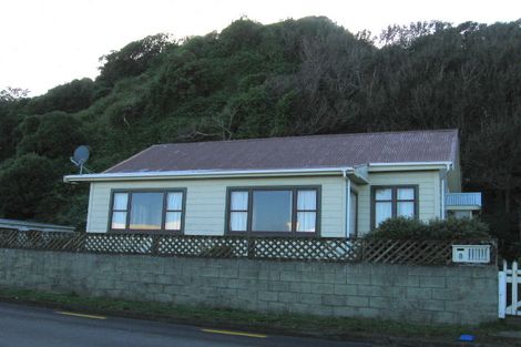 Photo of property in 8 Moana Road, Plimmerton, Porirua, 5026