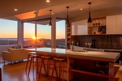 Photo of property in 10 Seascape View, Paremata, Porirua, 5024