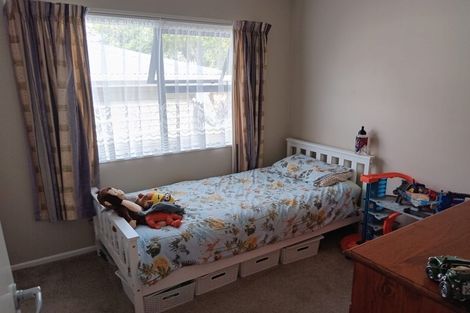 Photo of property in 2 Preston Avenue, Henderson, Auckland, 0610